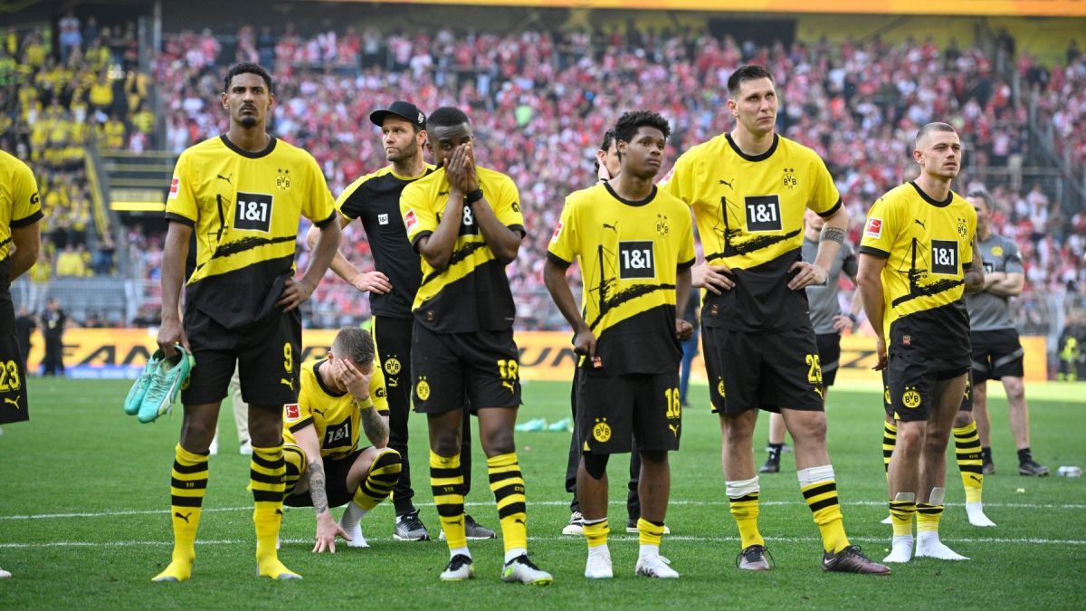 El conjunto del Borussia Dortmund no logró “acabar” con el reinado del Bayern de Múnich en la Bundesliga alemana. Por otro lado, los bávaros llegan a la cifra mágica de 11 títulos consecutivos de la primera división alemana.