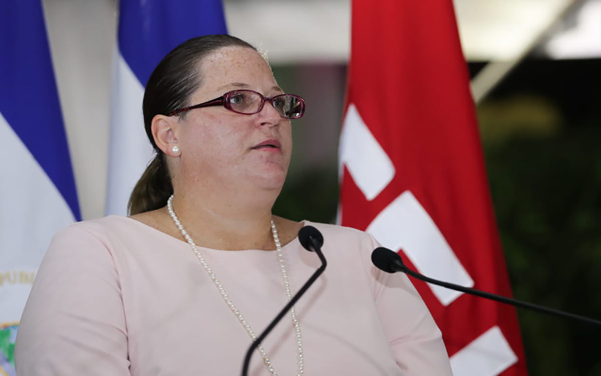 Amelia Coronel, ministra de Gobernación, es simplemente la ejecutora de las oenegés.