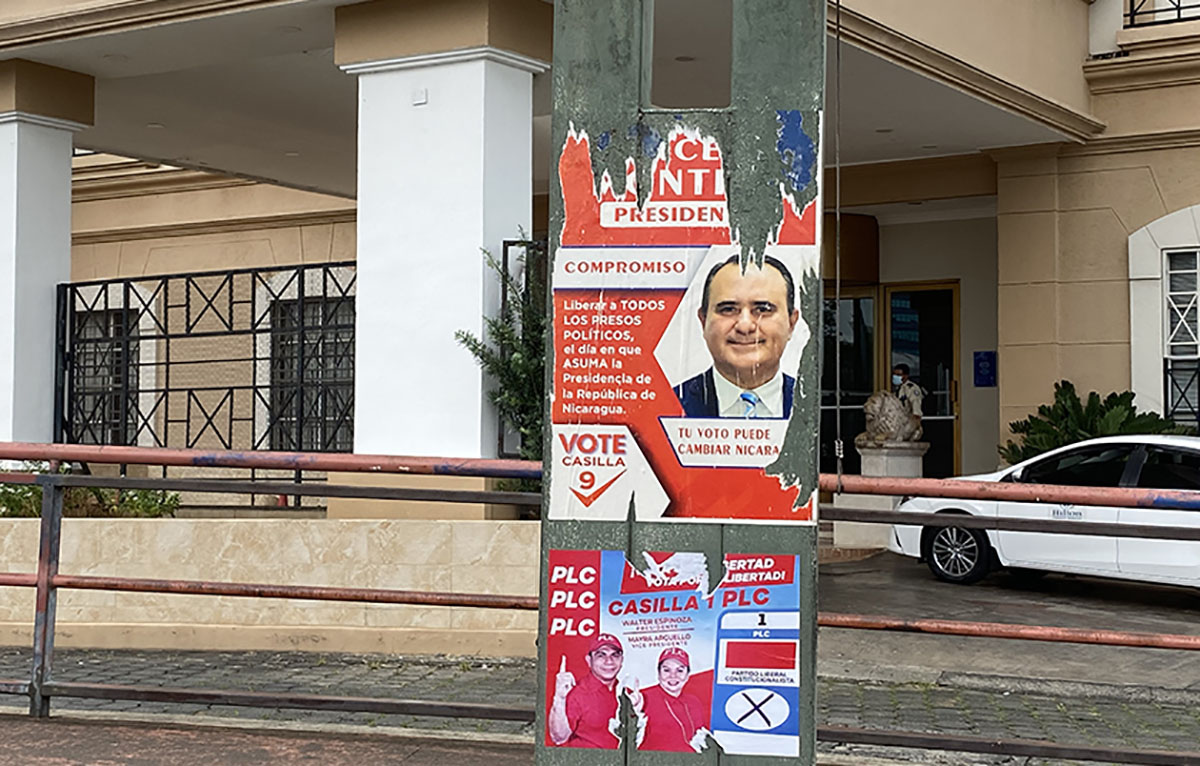 Propaganda impresa en las calles de Managua