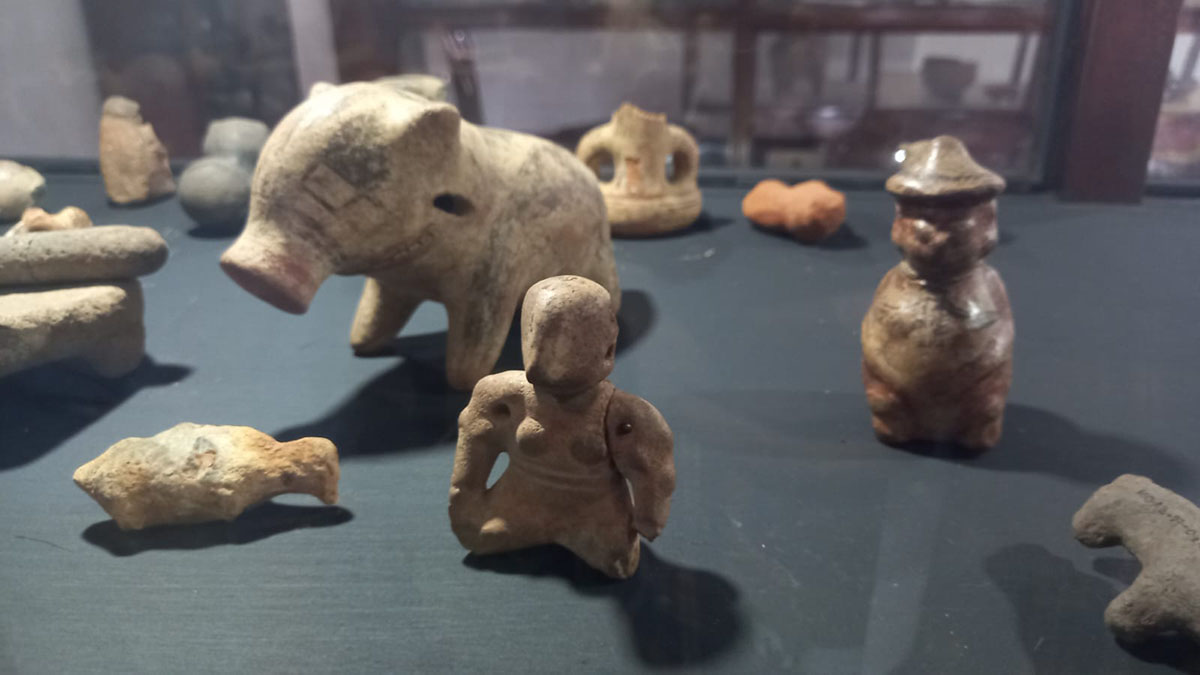 Cerámica Ulua-Matagalpa ubicadas en museo Gregorio Aguilar de Juigalpa en Chontales. Las piezas son cerámicas de uso doméstico, urnas funeraria, imágenes de dioses y presentación de la fauna.