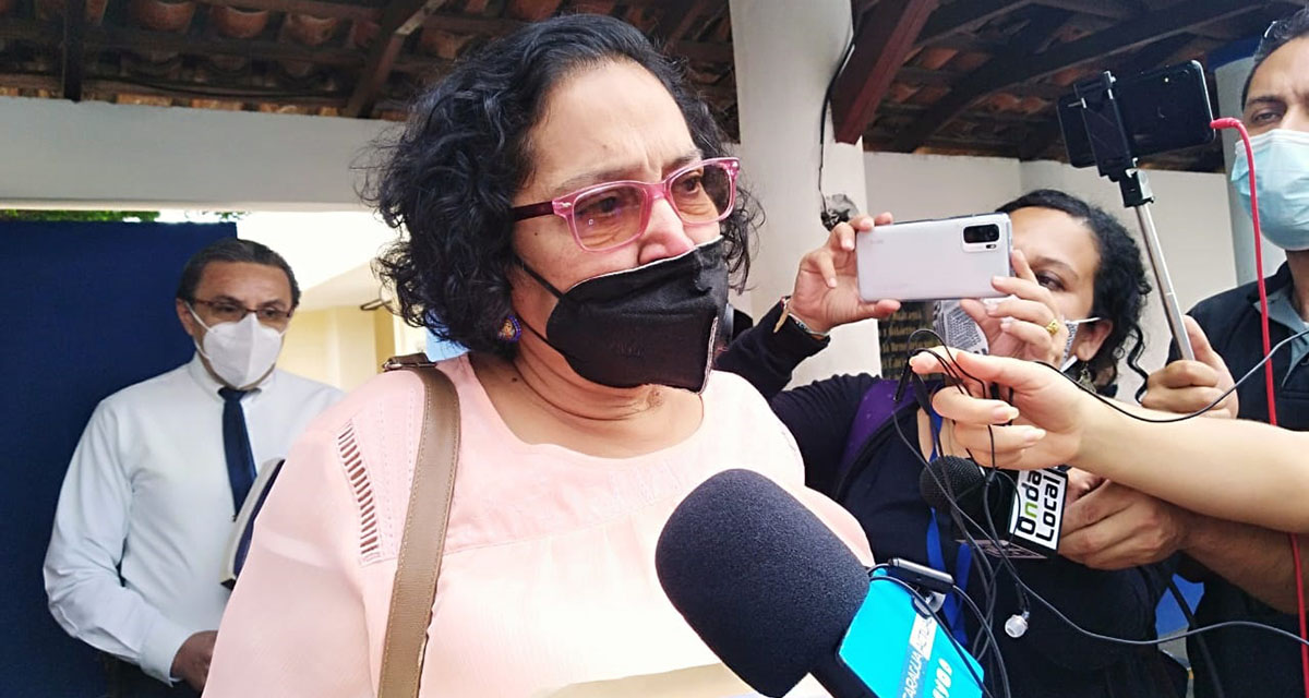 Patricia Orozco a la salida de la Fiscalía