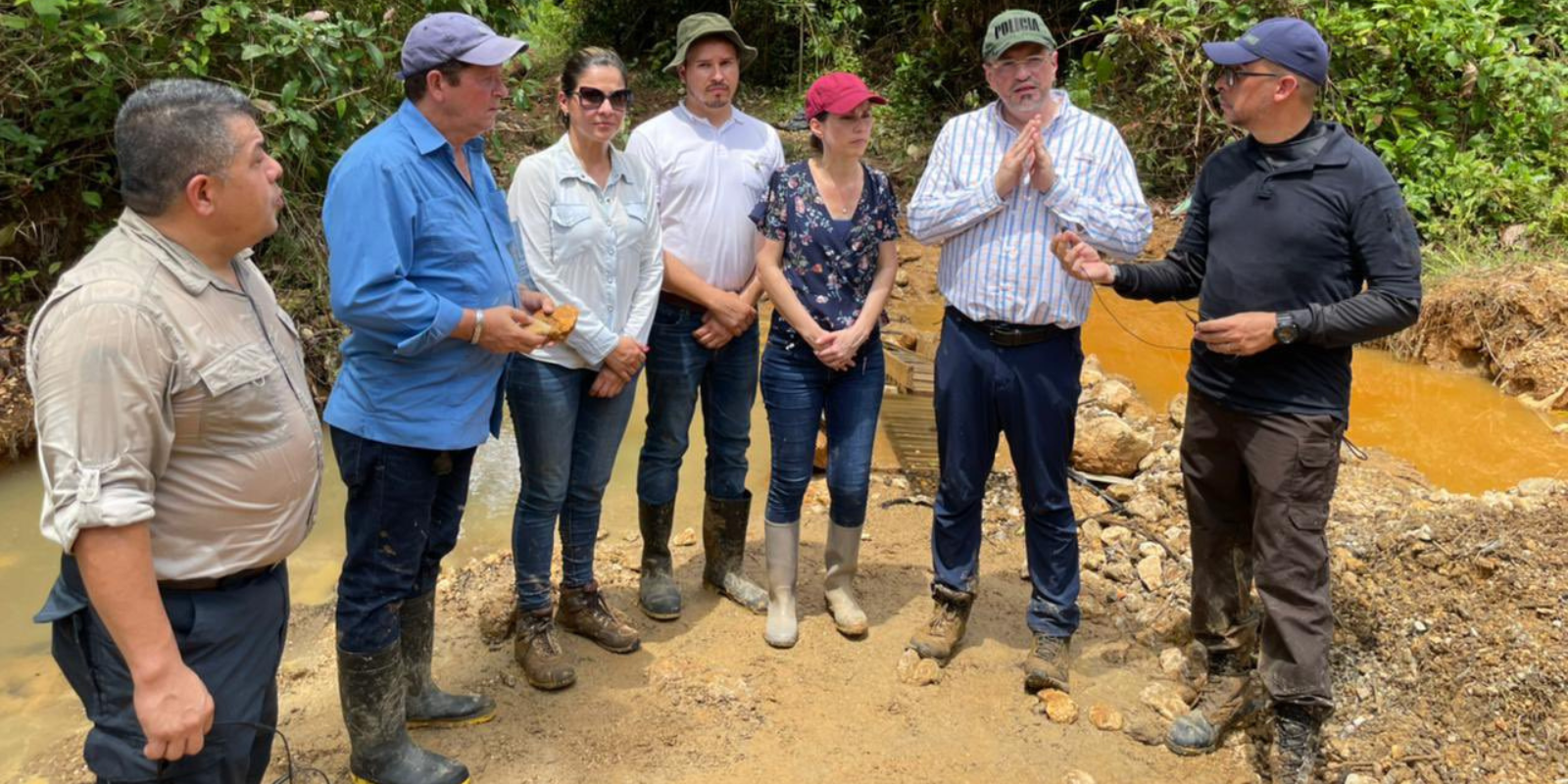 El presidente de Costa Rica, Rodrigo Chaves, realizó un amplio recorrido por las zonas afectadas por la actividad minera ilegal, en Crucitas