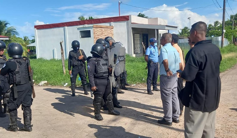  Jóvenes denuncian represión policial en el Caribe Norte, tras resultados de las votaciones municipales
