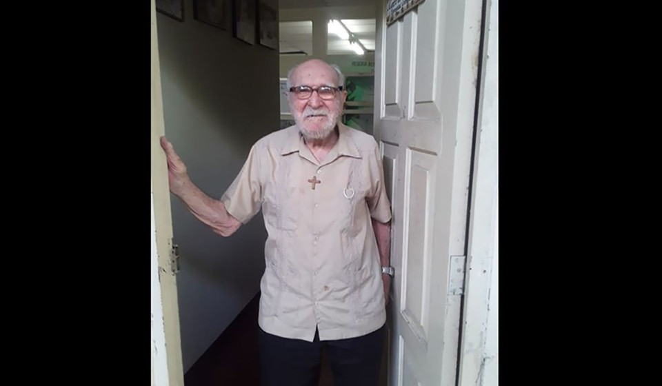  Sacerdote de 98 años sin hogar tras arremetida del régimen contra los jesuitas