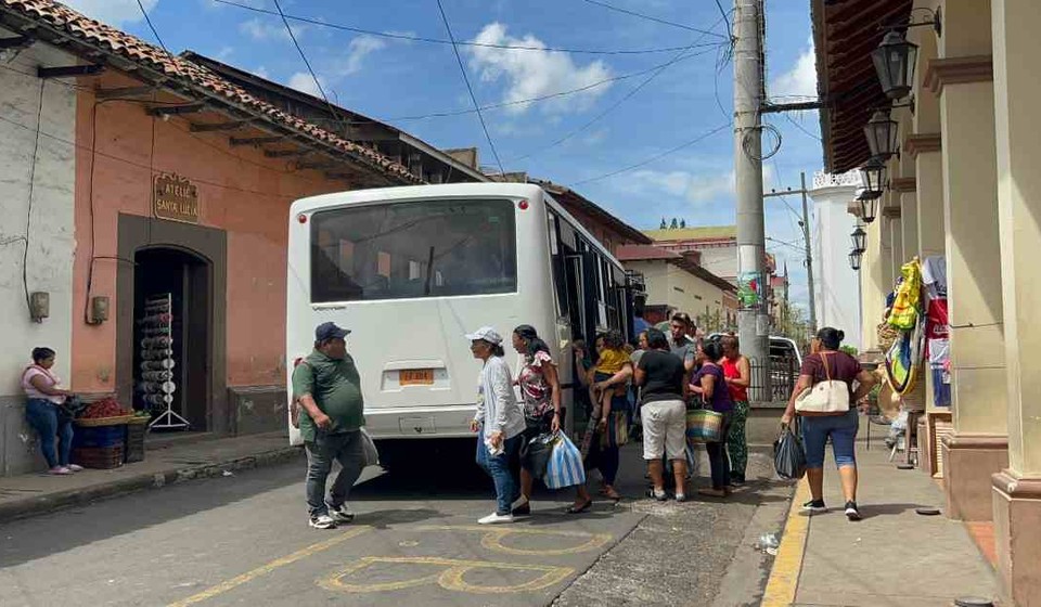  Falta de regulación en el transporte preocupa a usuarios de León