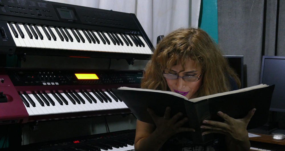 “Un músico estudiado tiene que leer cinco solfeos adelante con la vista sana yo tengo que pegarme a la computadora y a los libros”, Karla Matus, artista nicaragüense