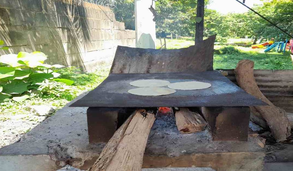  Tortillerías y venta de otros alimentos se mantienen en Popoyuapa