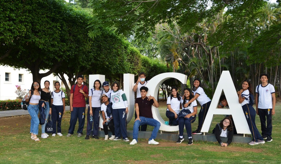  UCA de El Salvador y Guatemala habilitan correos para estudiantes de la UCA de Nicaragua.