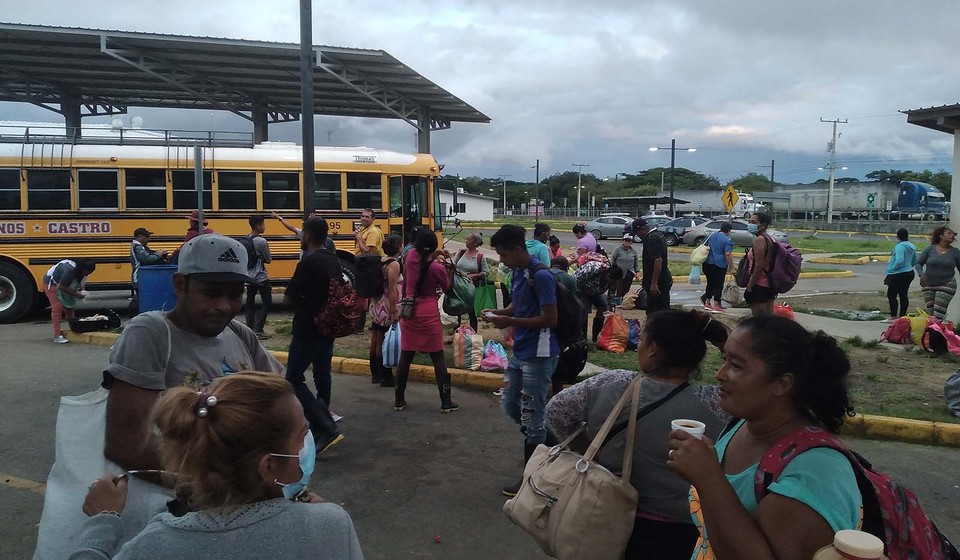  Amanecer en la frontera sur:  la odisea de migrantes mañaneros en Peñas Blancas
