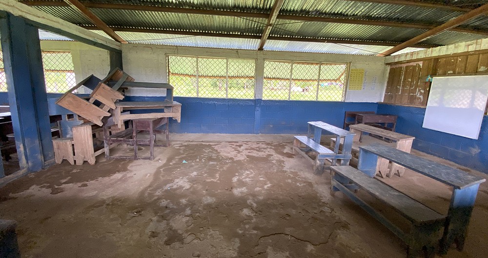 Las escuelas de las comunidades miskitas de Wiwinak y Klisnak, a orillas del Río Coco, en el municipio de Waspam en la Región Autónoma de la Costa Caribe Norte, están abandonadas. Fotografía/Güegüense.