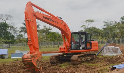 Construcción del campamento de la empresa minera