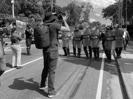 Del Código Negro al Código Rojinegro: Las tácticas somocistas que hacen los sandinistas para censurar al periodismo