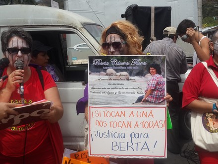 Cadena humana en Matagalpa para defender los derechos de las mujeres 