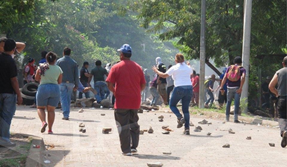  Despido de tres sindicalistas mantiene enfrentamientos en Mina El Limón