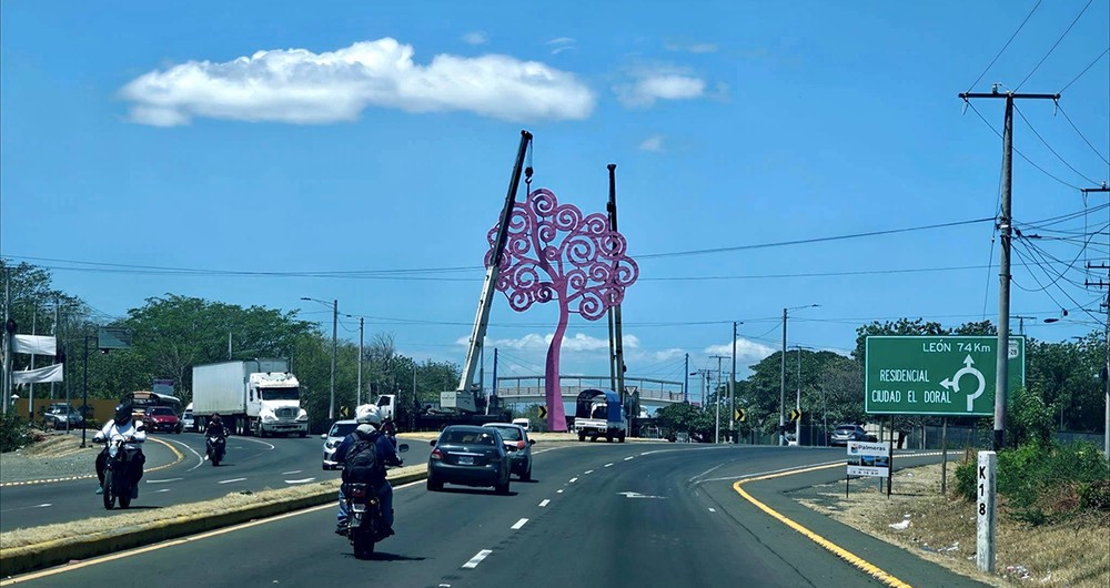 Otro “árbol de la vida” instalado en la entrada al municipio de Mateare. Foto: Alcaldía de Mateare