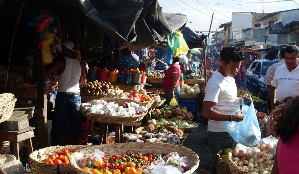  Miles de nicaragüenses subsisten gracias a las remesas que reciben de sus familiares en el exterior.